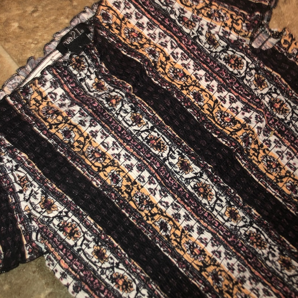Off The Shoulder Floral Print Top.